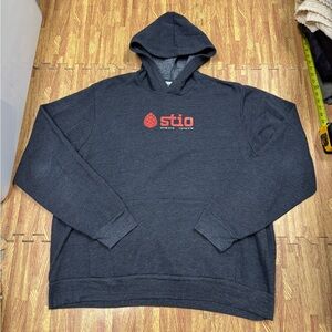 Stio Hoodie Mens 2XL Grey Pullover Sweatshirt Kangaroo Pocket Outdoor Logo
